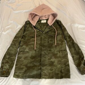 Caslon camouflage Jacket with pink hood